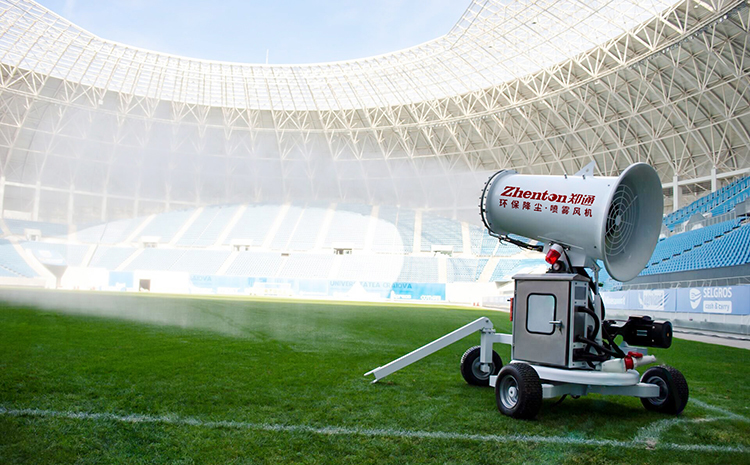 移動遠程霧炮機在接電源和水源時有何注意要點？