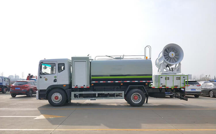 建筑工地需要安裝的霧炮機(jī)設(shè)備有什么特點(diǎn)？